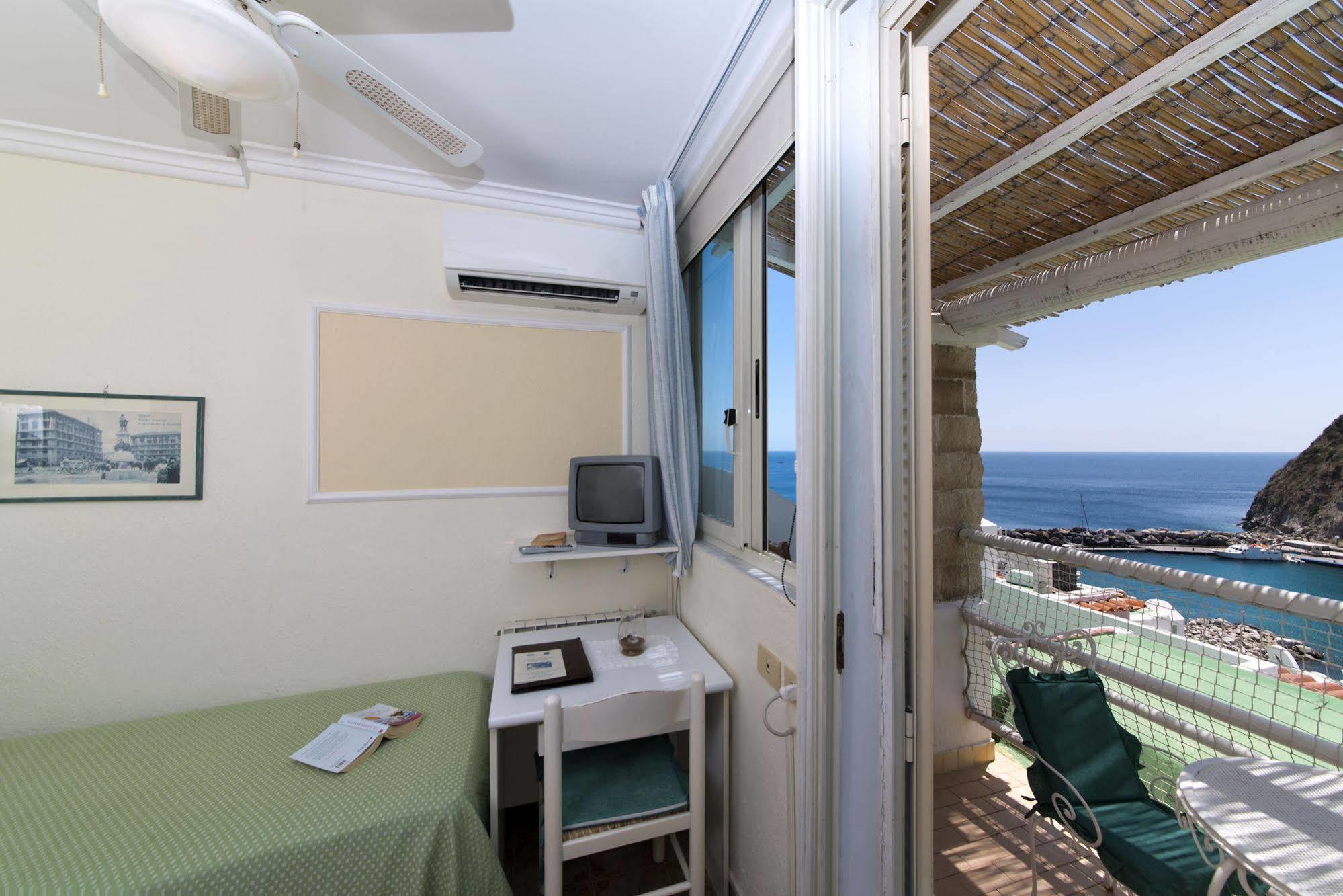 Hotel La Palma Sant'Angelo  Екстериор снимка