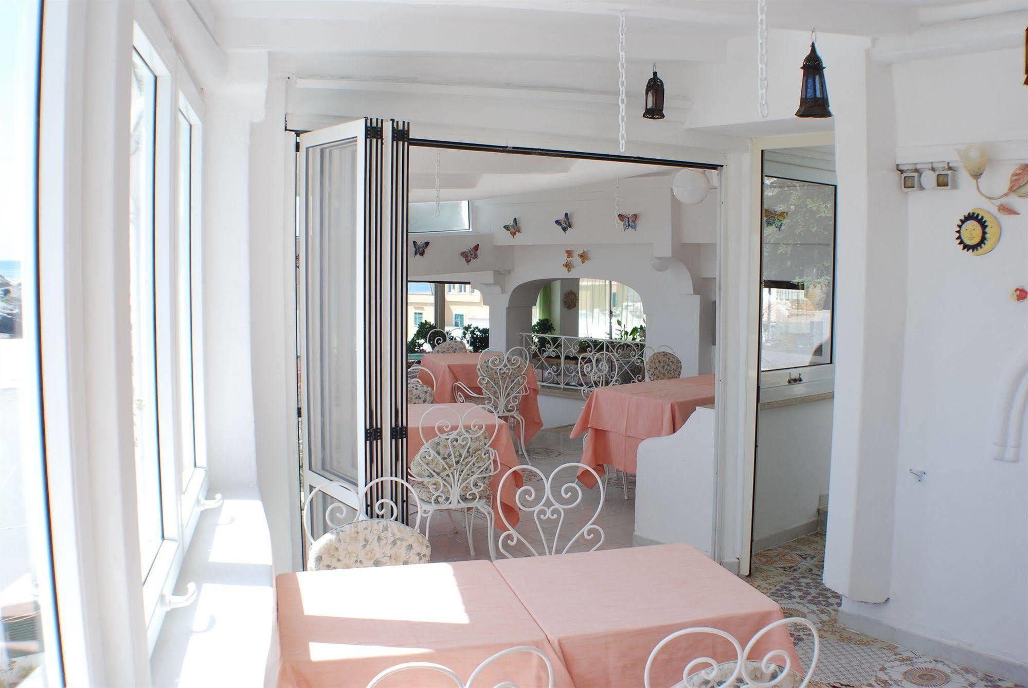 Hotel La Palma Sant'Angelo  Екстериор снимка